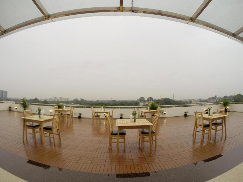 Virati Hotel Yangon Exterior foto