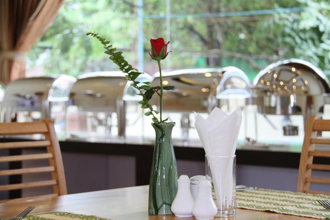 Virati Hotel Yangon Exterior foto