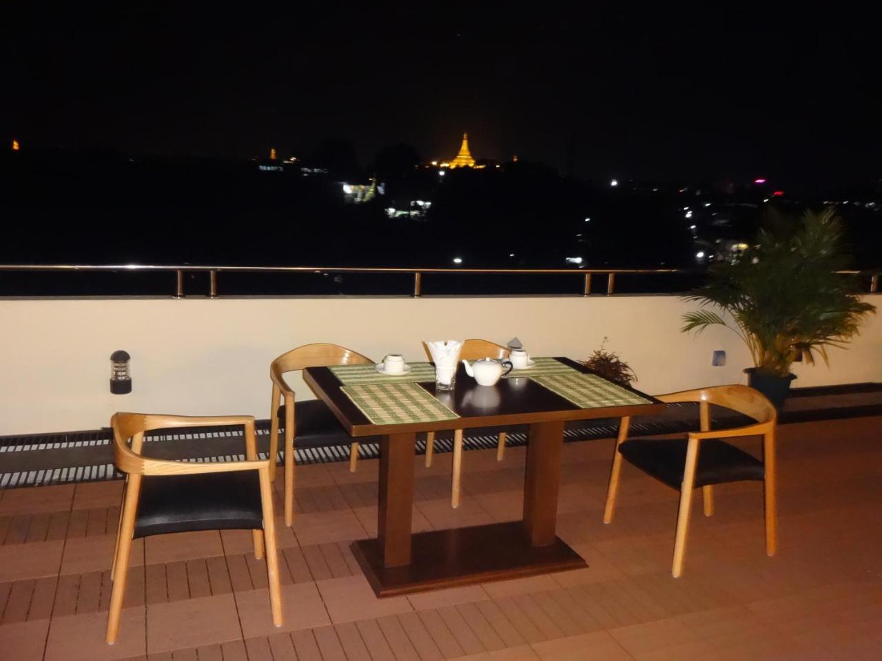 Virati Hotel Yangon Exterior foto